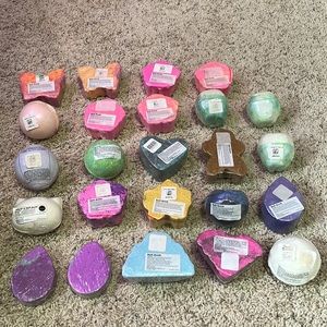 Lot of 24 fragrant jewels bath bombs, intact with rings